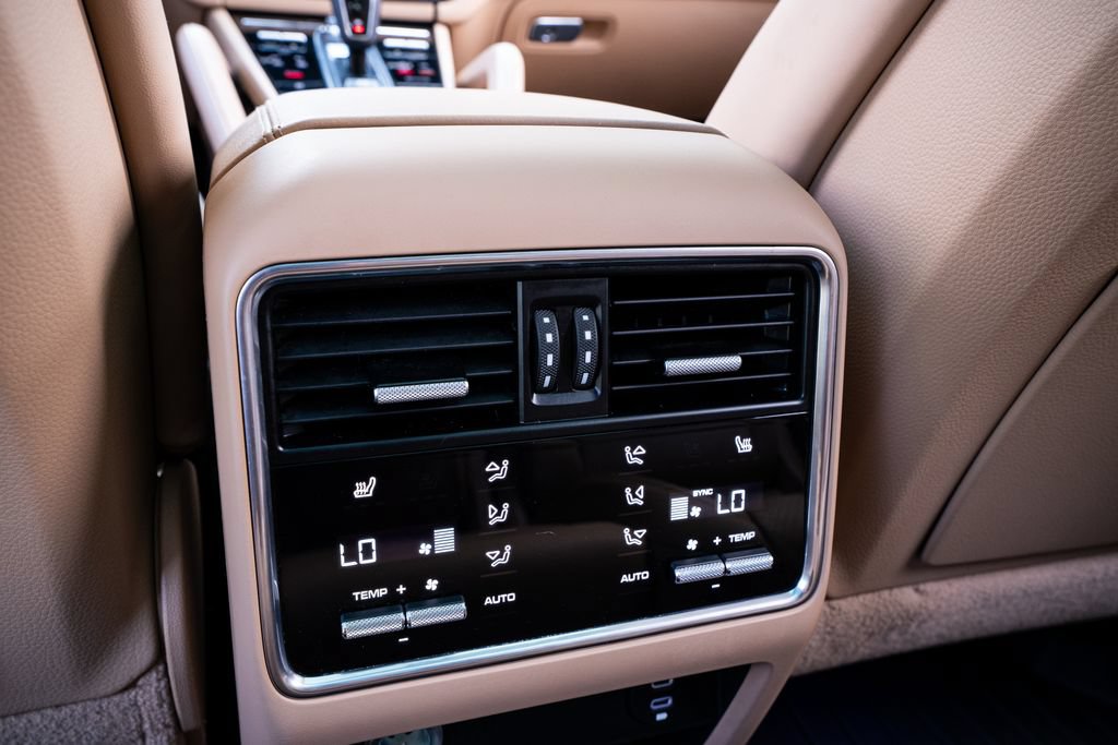 Used 2023 Porsche Cayenne Platinum Edition AWD/4WD image 47