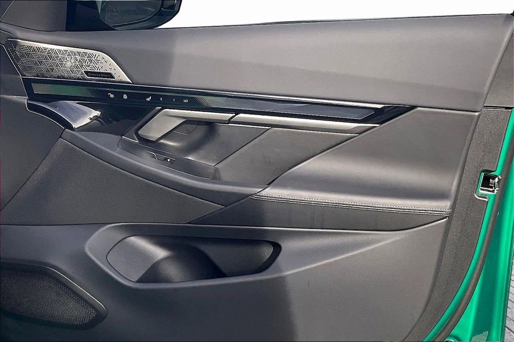 Used 2025 BMW M5 image 27