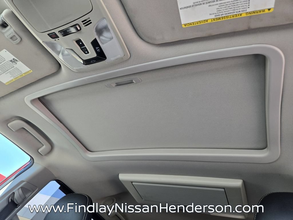 Used 2018 Toyota Sienna SE Premium w/ Carpet Mat Package FWD image 11