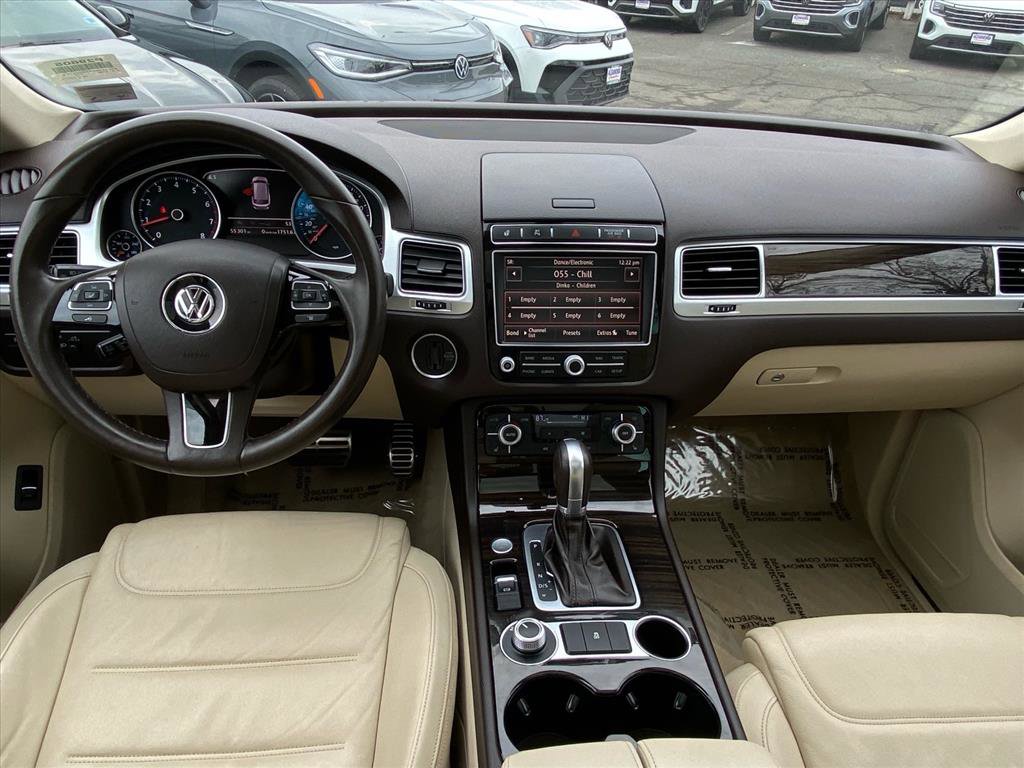 Used 2015 Volkswagen Touareg Executive image 11