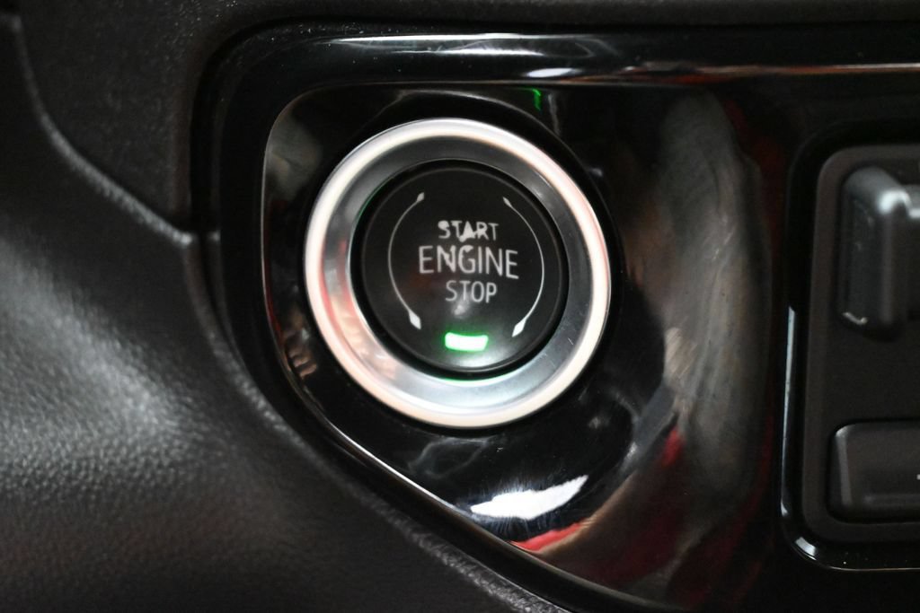 Used 2025 Chevrolet Silverado 1500 LT RWD image 9