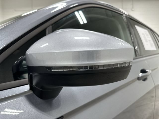 Used 2024 Volkswagen Tiguan SE FWD image 12