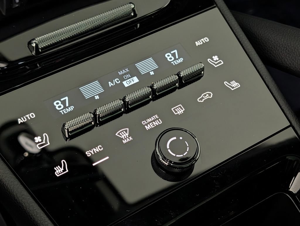 Certified 2025 Porsche Cayenne Coupe image 33