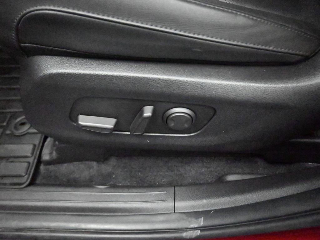 Used 2024 Kia Carnival LX image 7