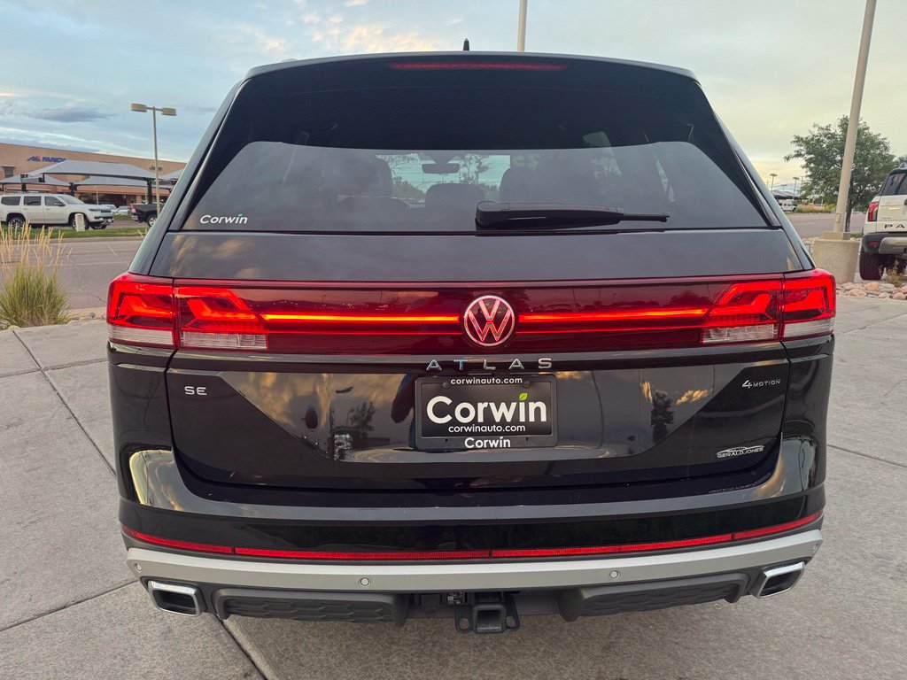 Used 2025 Volkswagen Atlas Peak Edition SE AWD/4WD image 6