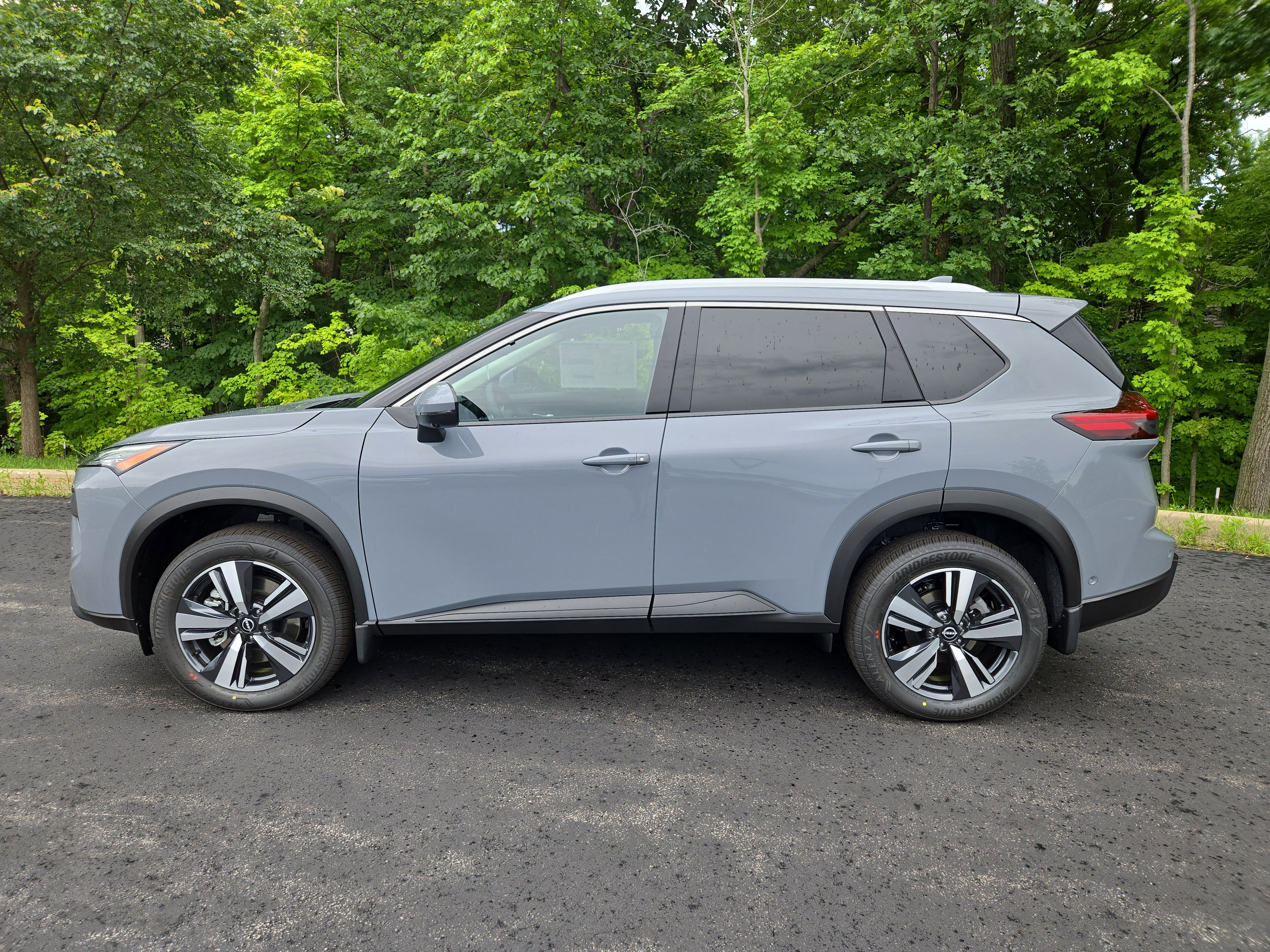 New 2025 Nissan Rogue SL w/ Tech Package image 5