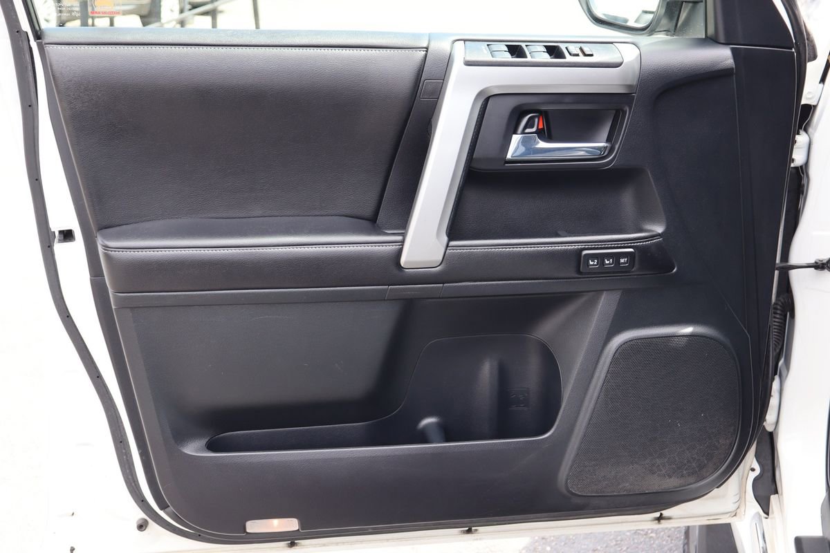 Used 2015 Toyota 4Runner Limited AWD/4WD image 24