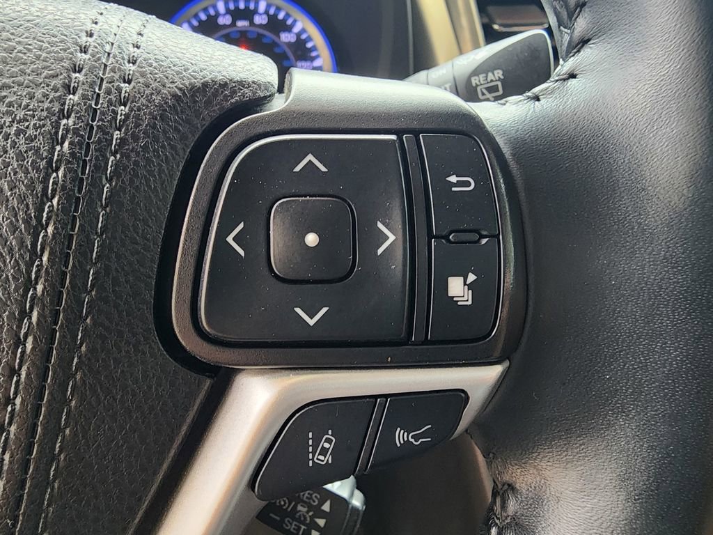 Used 2019 Toyota Highlander Limited FWD image 23