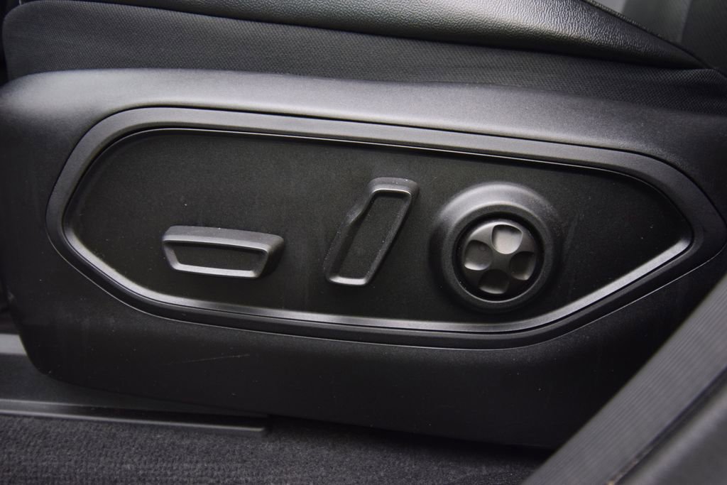 Used 2023 Jeep Grand Cherokee Limited w/ Luxury Tech Group II image 27