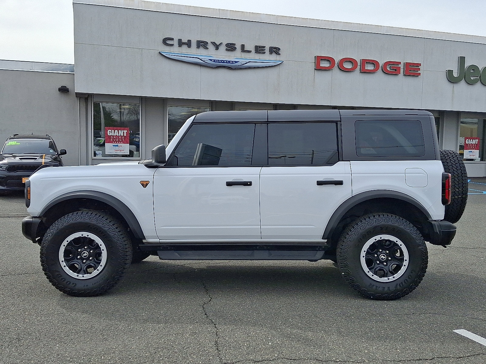 Used 2025 Ford Bronco Badlands w/ Sasquatch Package image 4