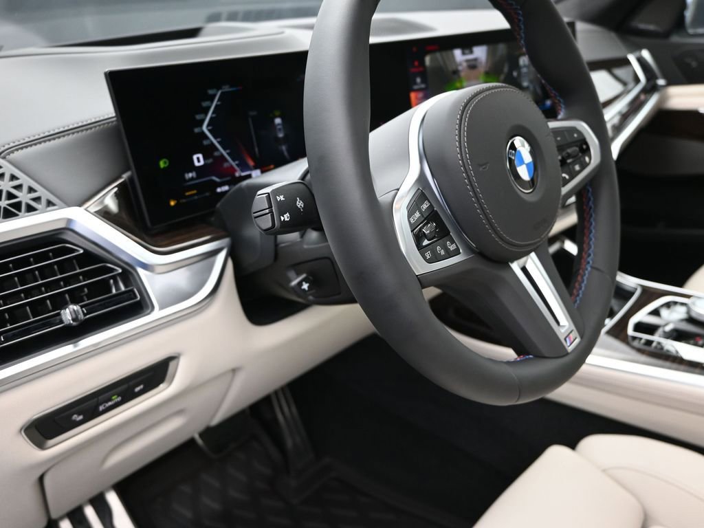 New 2026 BMW X7 M60i image 12