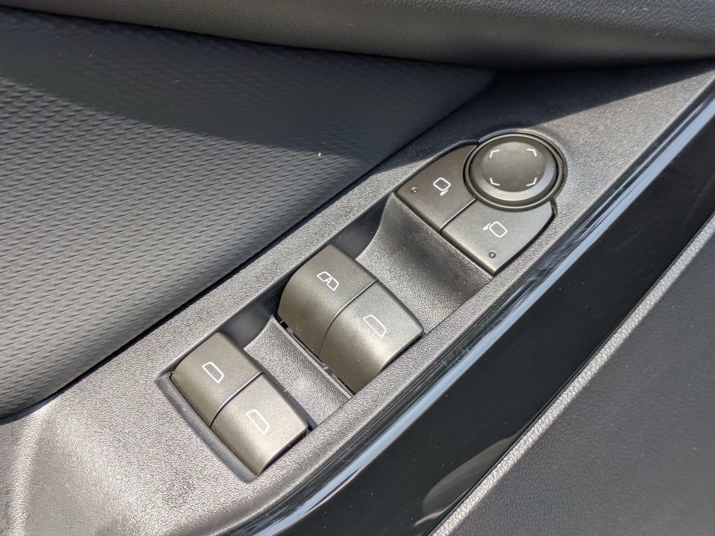 New 2026 Chevrolet Equinox LT w/ Safety and Technology Package FWD image 9