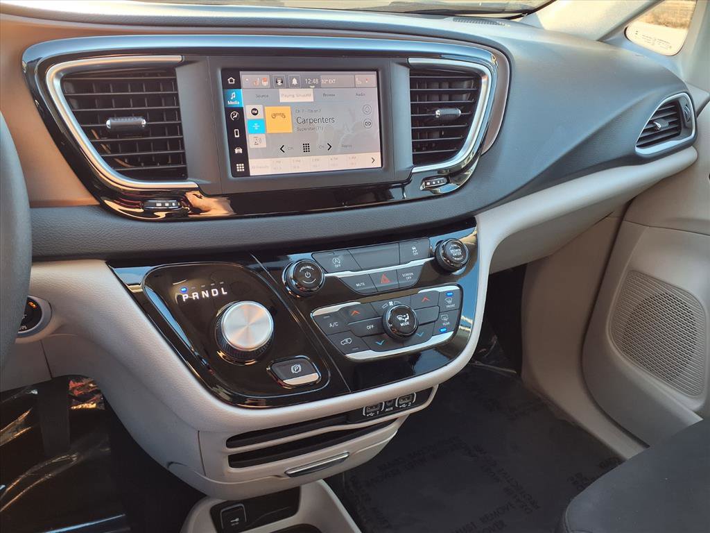 Used 2024 Chrysler Voyager LX image 6