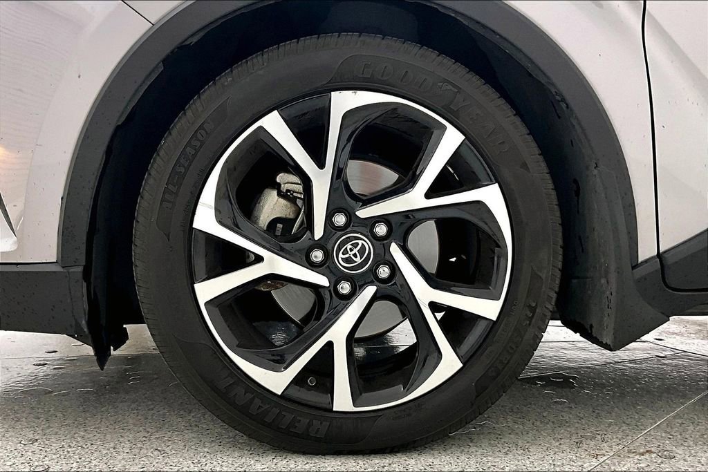 Used 2019 Toyota C-HR Limited image 11