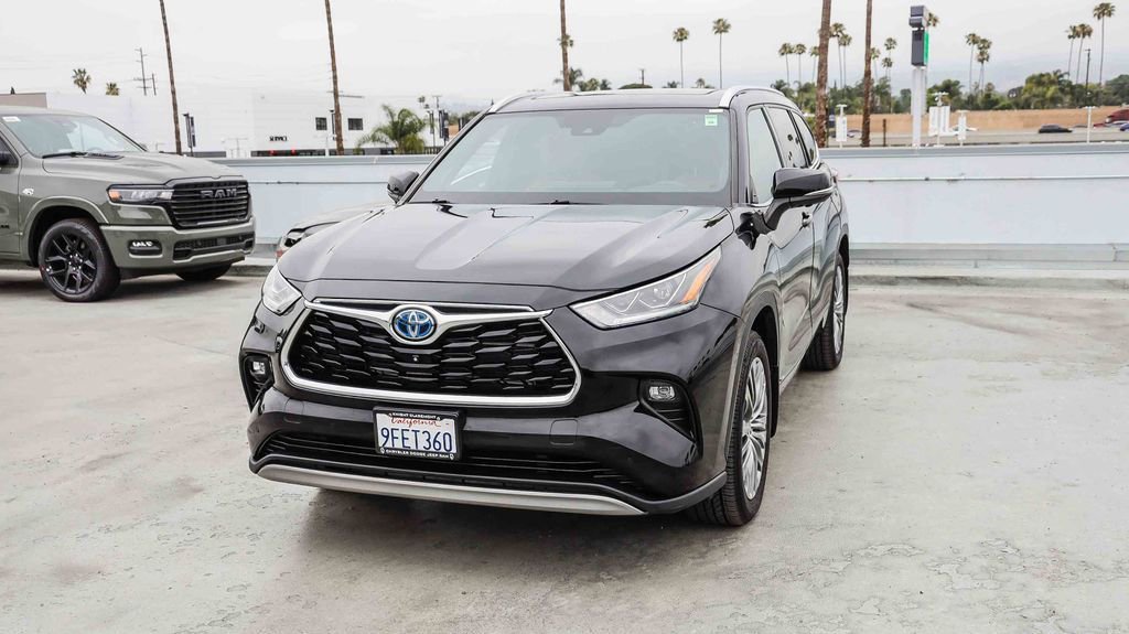 Used 2023 Toyota Highlander Platinum AWD/4WD image 4