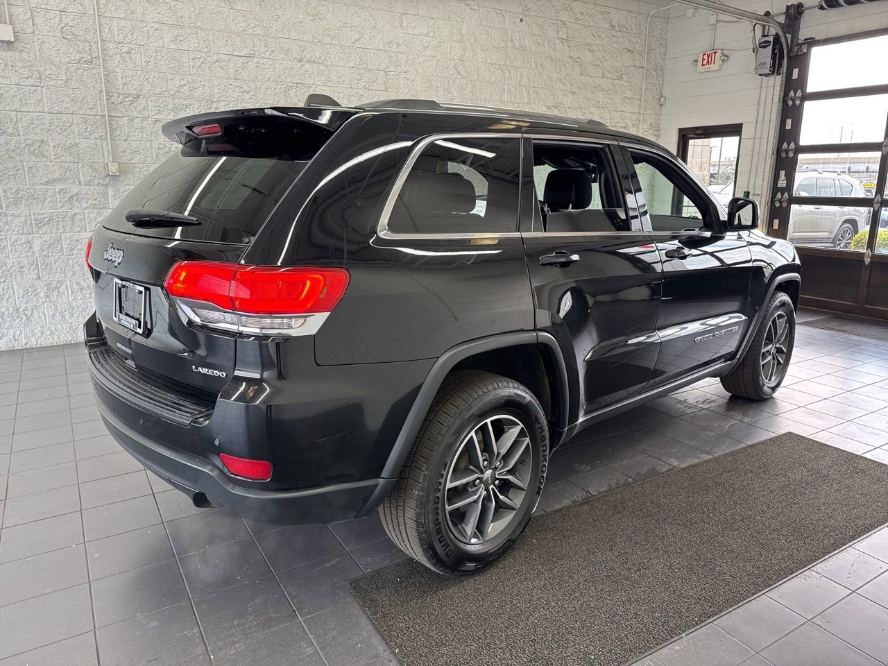 Used 2018 Jeep Grand Cherokee Laredo image 8