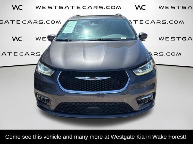 Used 2022 Chrysler Pacifica Touring-L AWD/4WD image 2