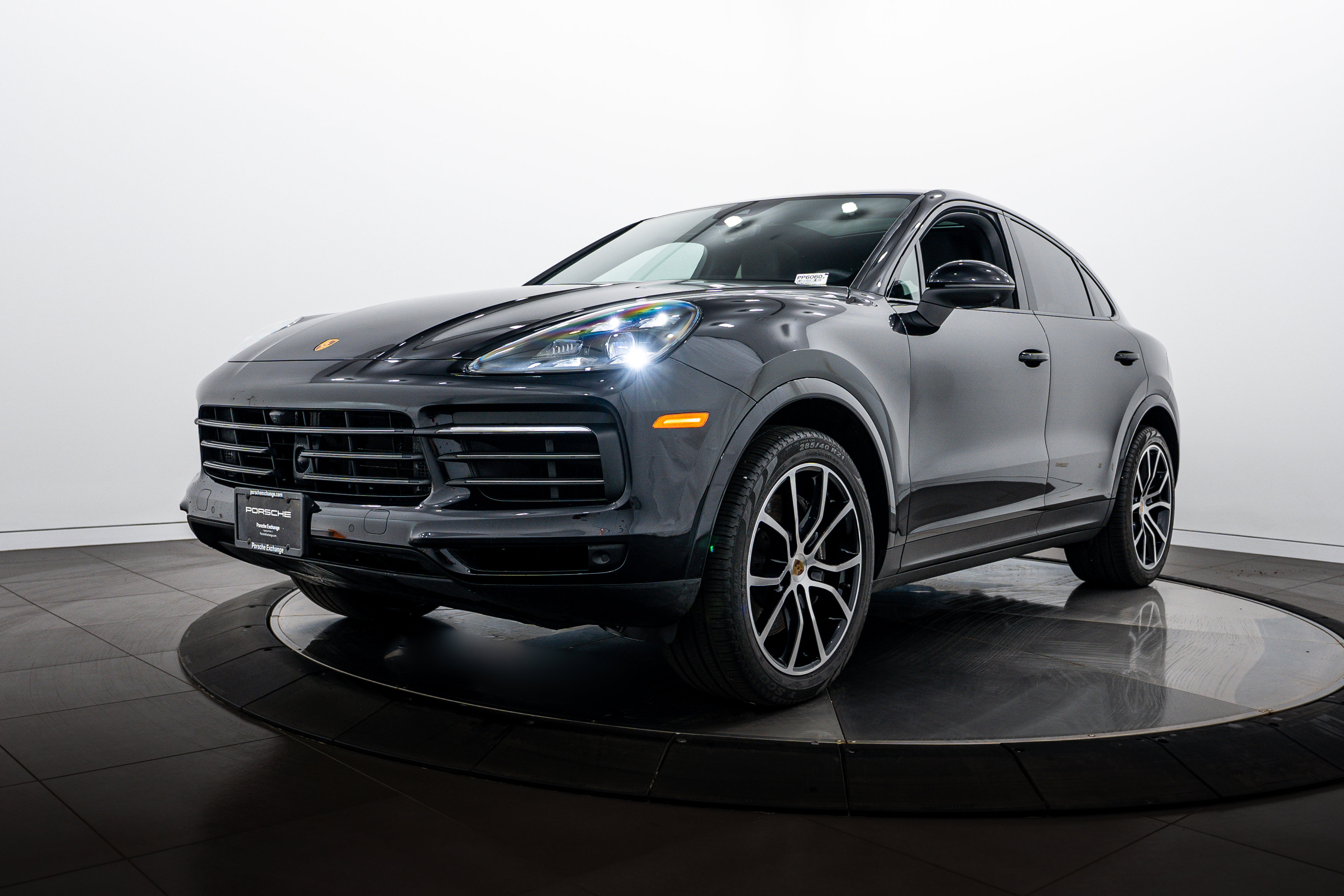 Certified 2022 Porsche Cayenne Platinum Edition AWD/4WD image 1