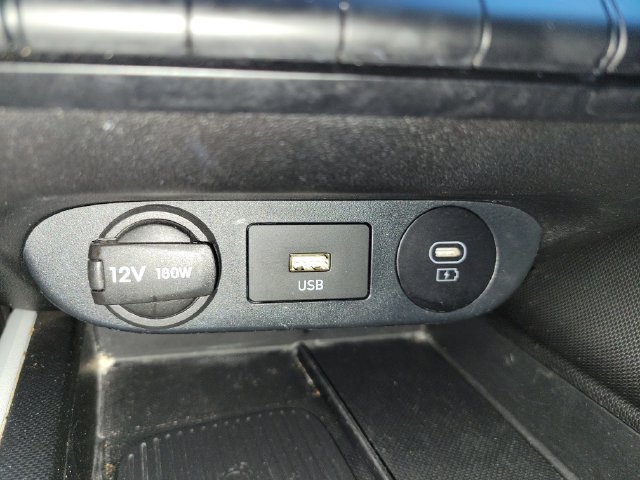 Used 2025 Hyundai Elantra Limited FWD image 28