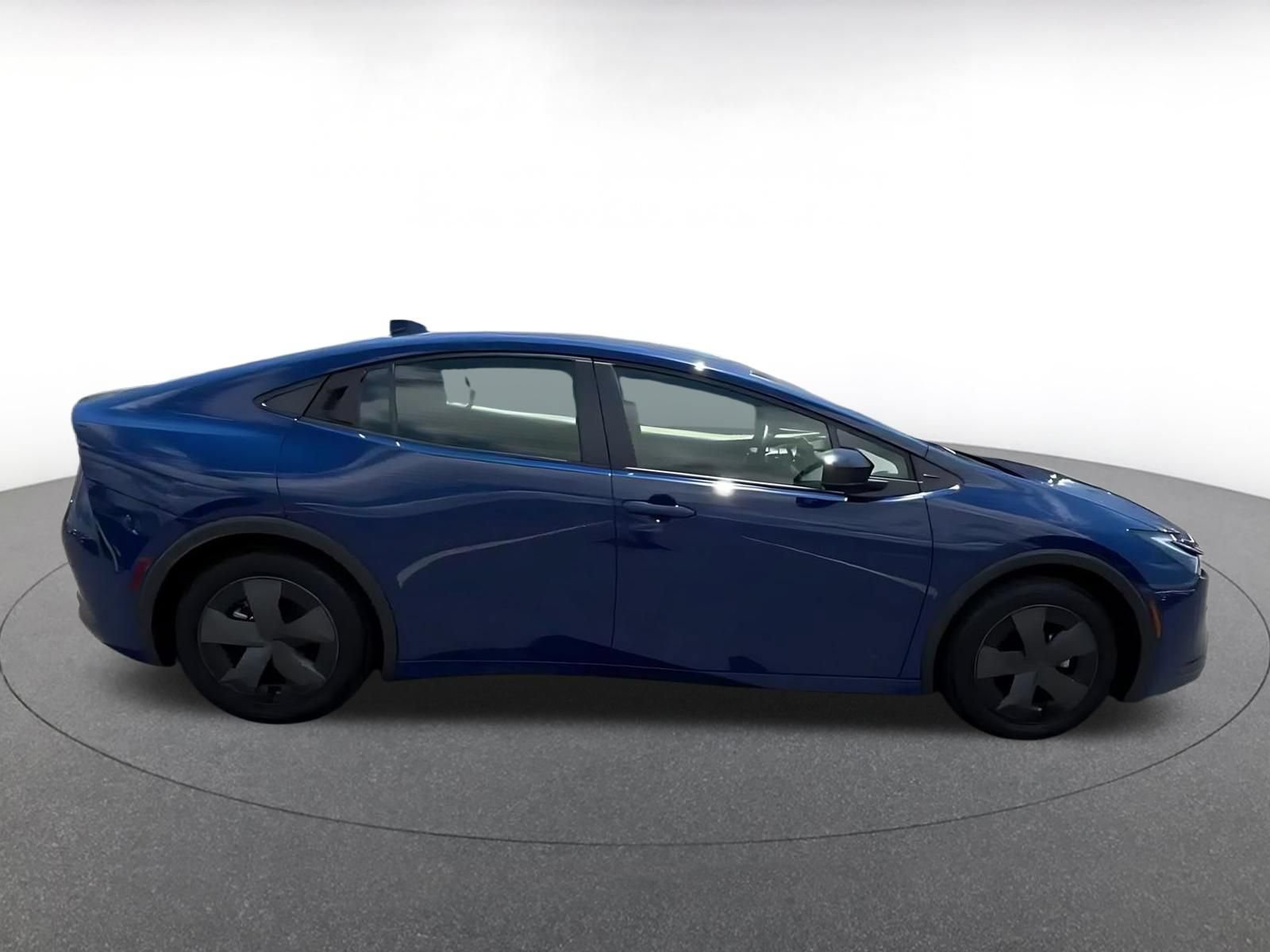 Used 2025 Toyota Prius LE FWD image 16