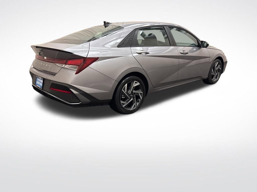 Certified 2025 Hyundai Elantra Sport image 9