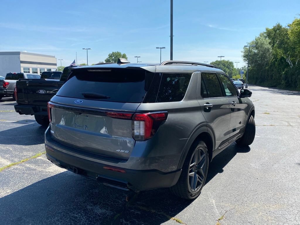 New 2026 Ford Explorer ST-Line w/ ST-Line Street Pack AWD/4WD image 5