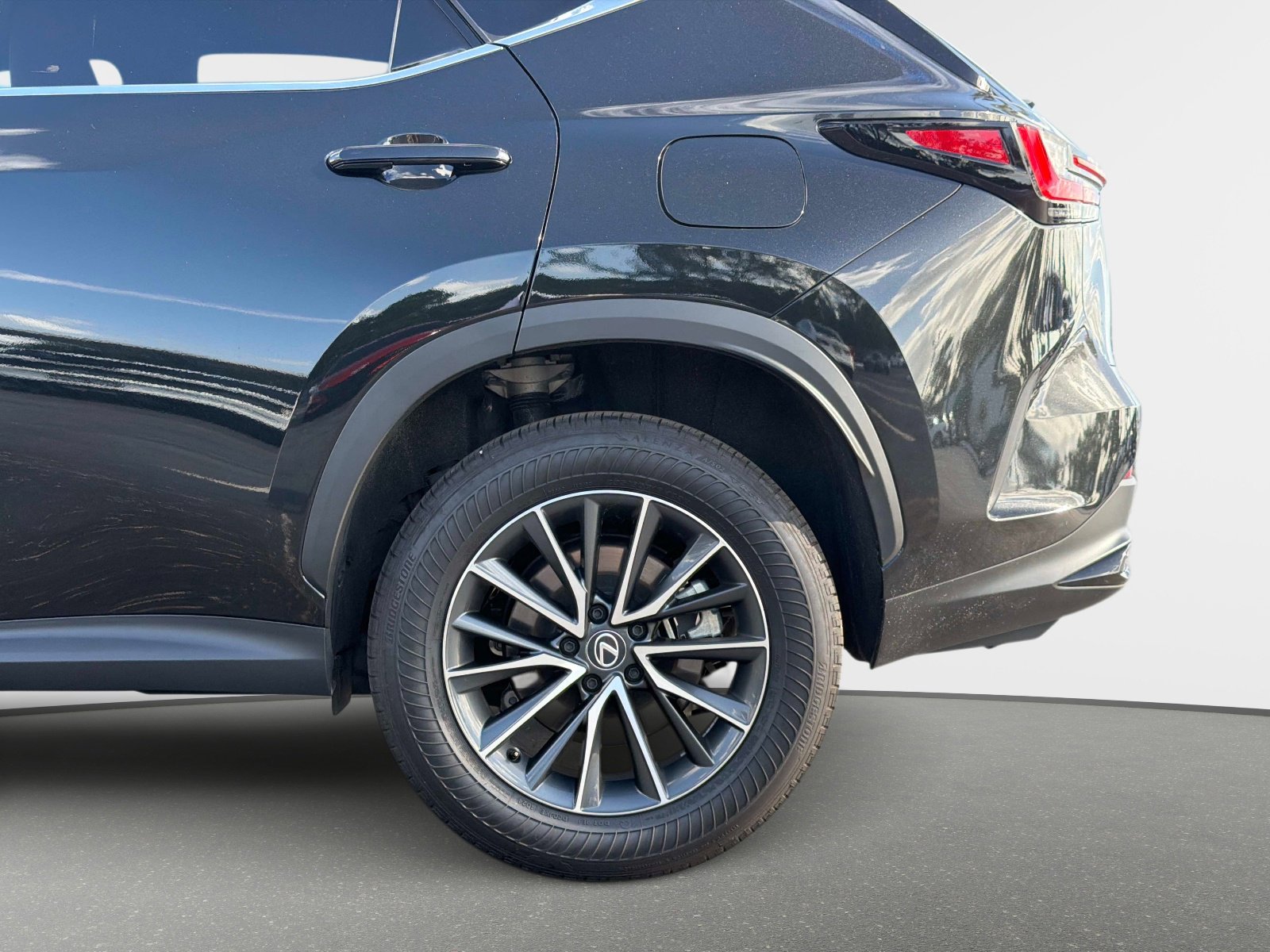 Used 2025 Lexus NX 250 FWD w/ Towing Package (2000 Lbs) image 13