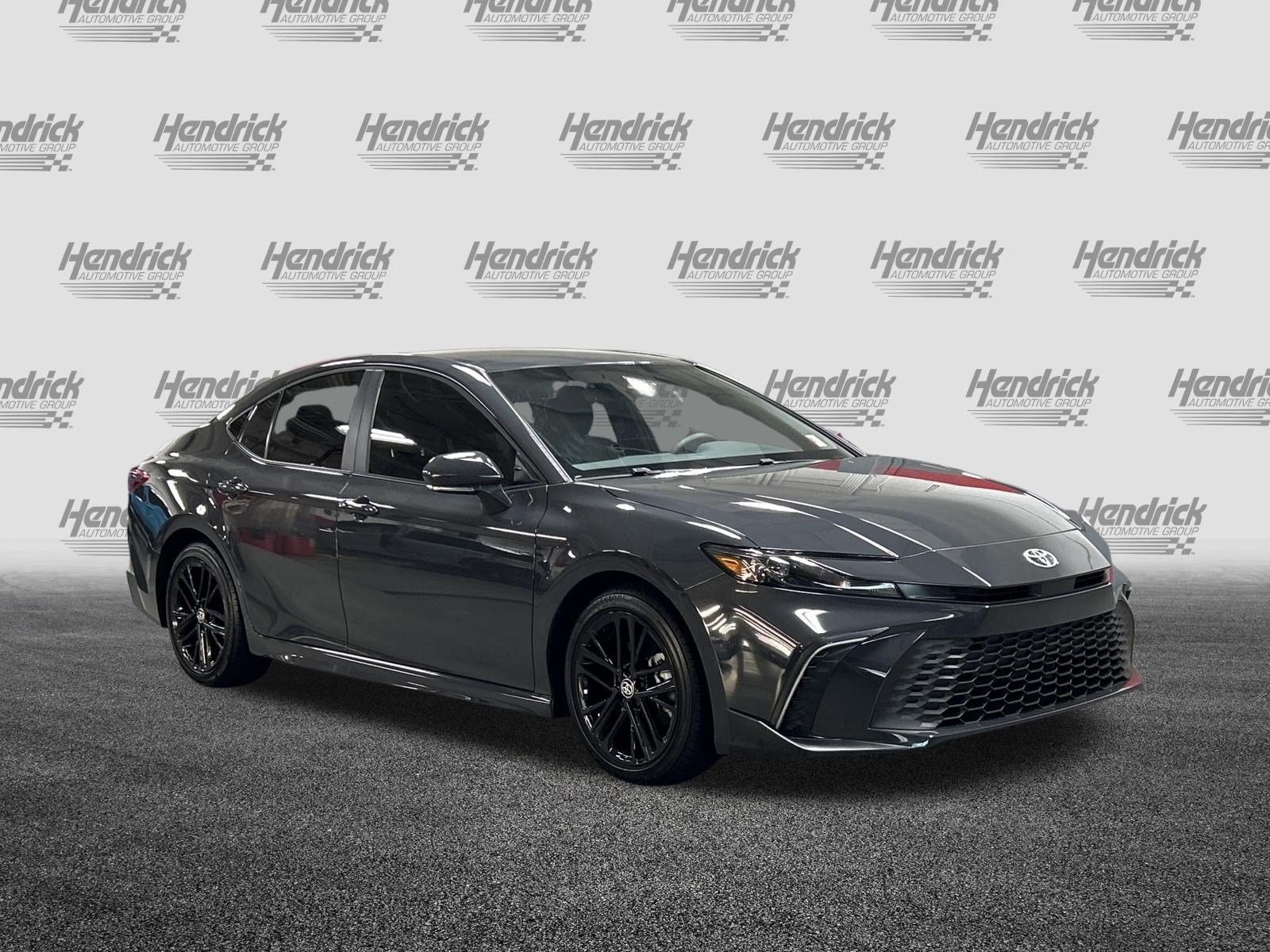 Used 2025 Toyota Camry SE w/ Convenience Package FWD image 2