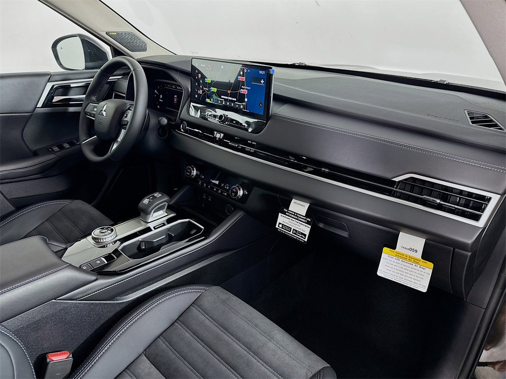 New 2025 Mitsubishi Outlander SE image 31