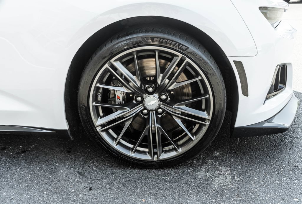 Used 2017 Chevrolet Camaro ZL1 RWD image 5