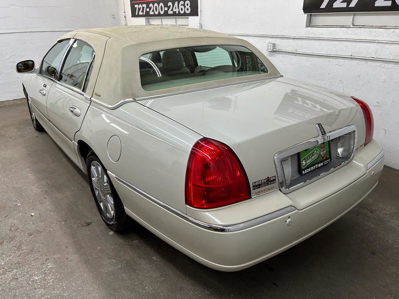 Used 2004 Lincoln Town Car Ultimate RWD image 6