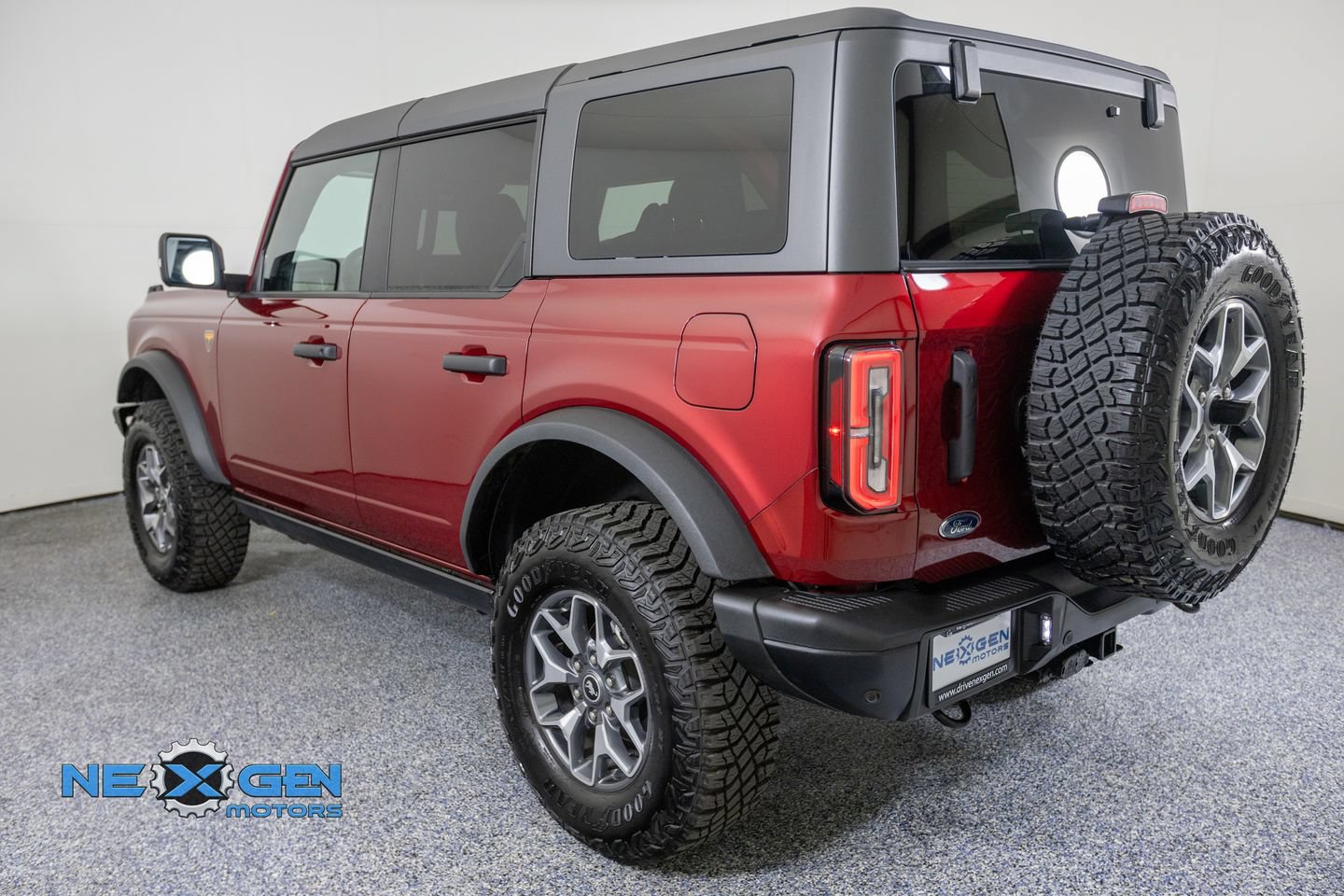 Used 2025 Ford Bronco Badlands AWD/4WD image 5