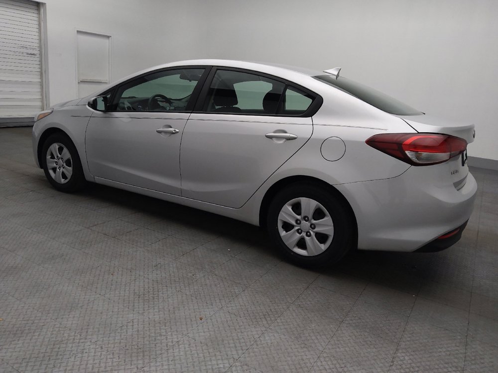 Used 2017 Kia Forte LX FWD image 3