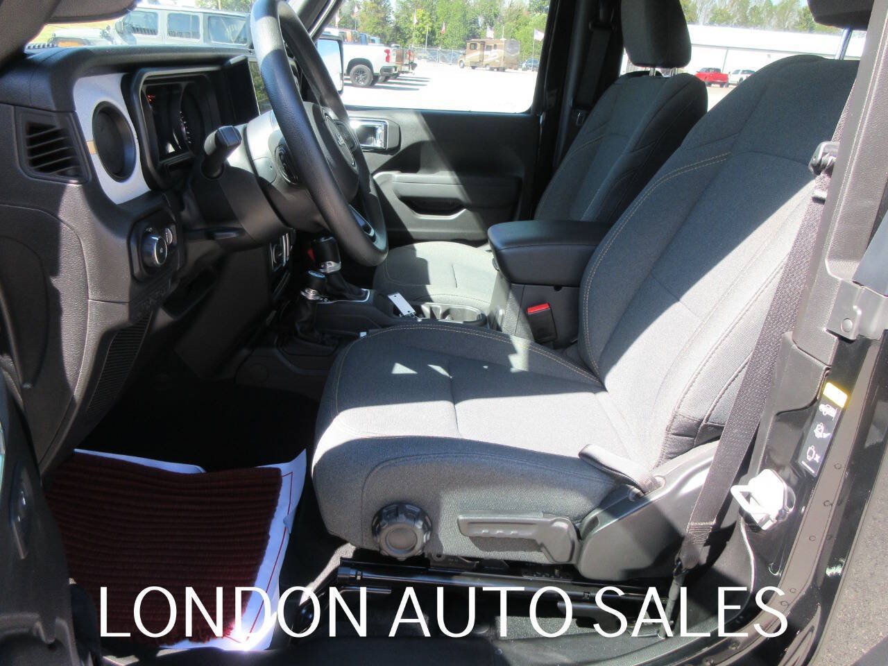 Used 2026 Jeep Wrangler Sport AWD/4WD image 12