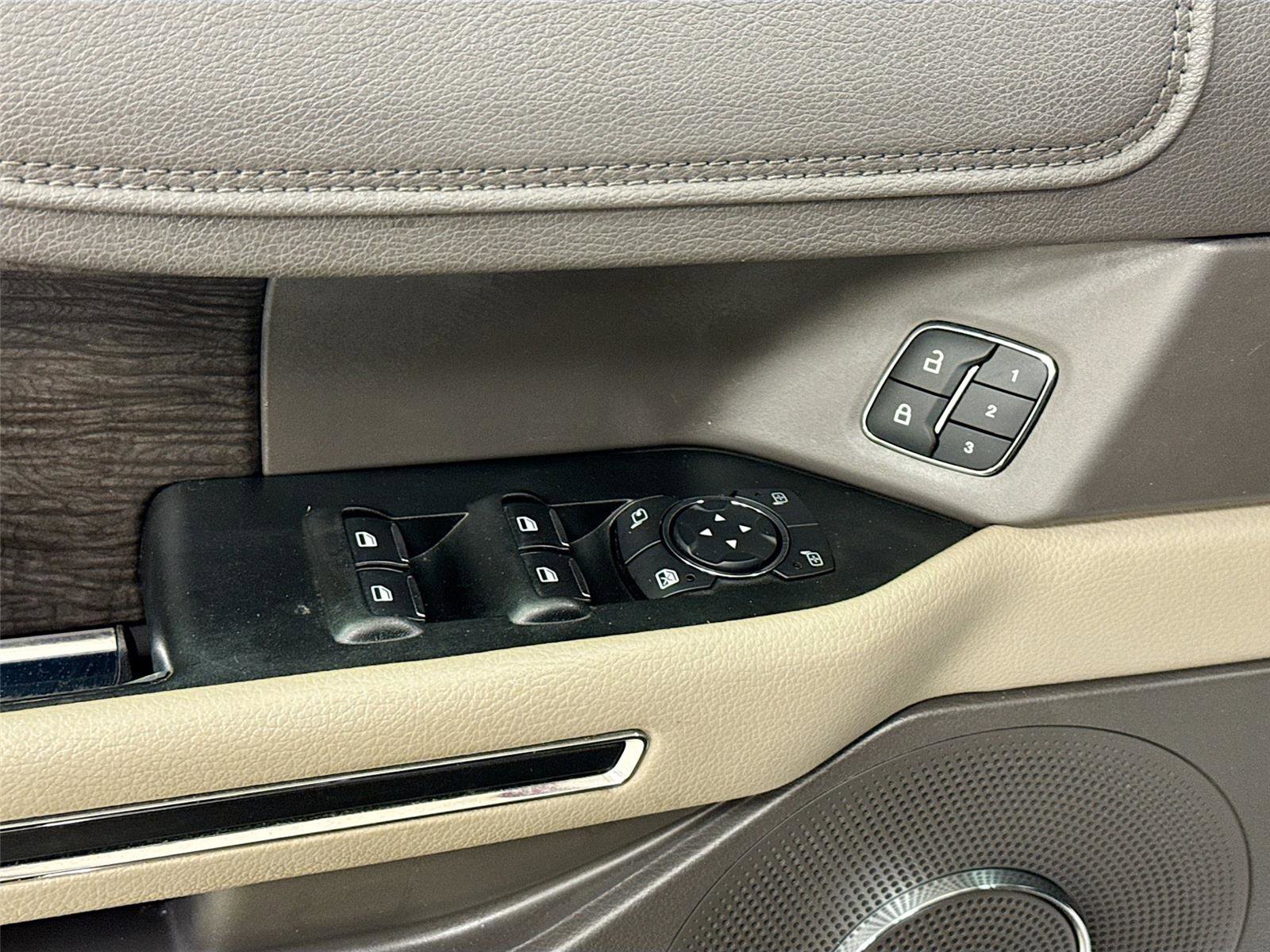 Used 2019 Ford Expedition Limited w/ Equipment Group 302A RWD image 18