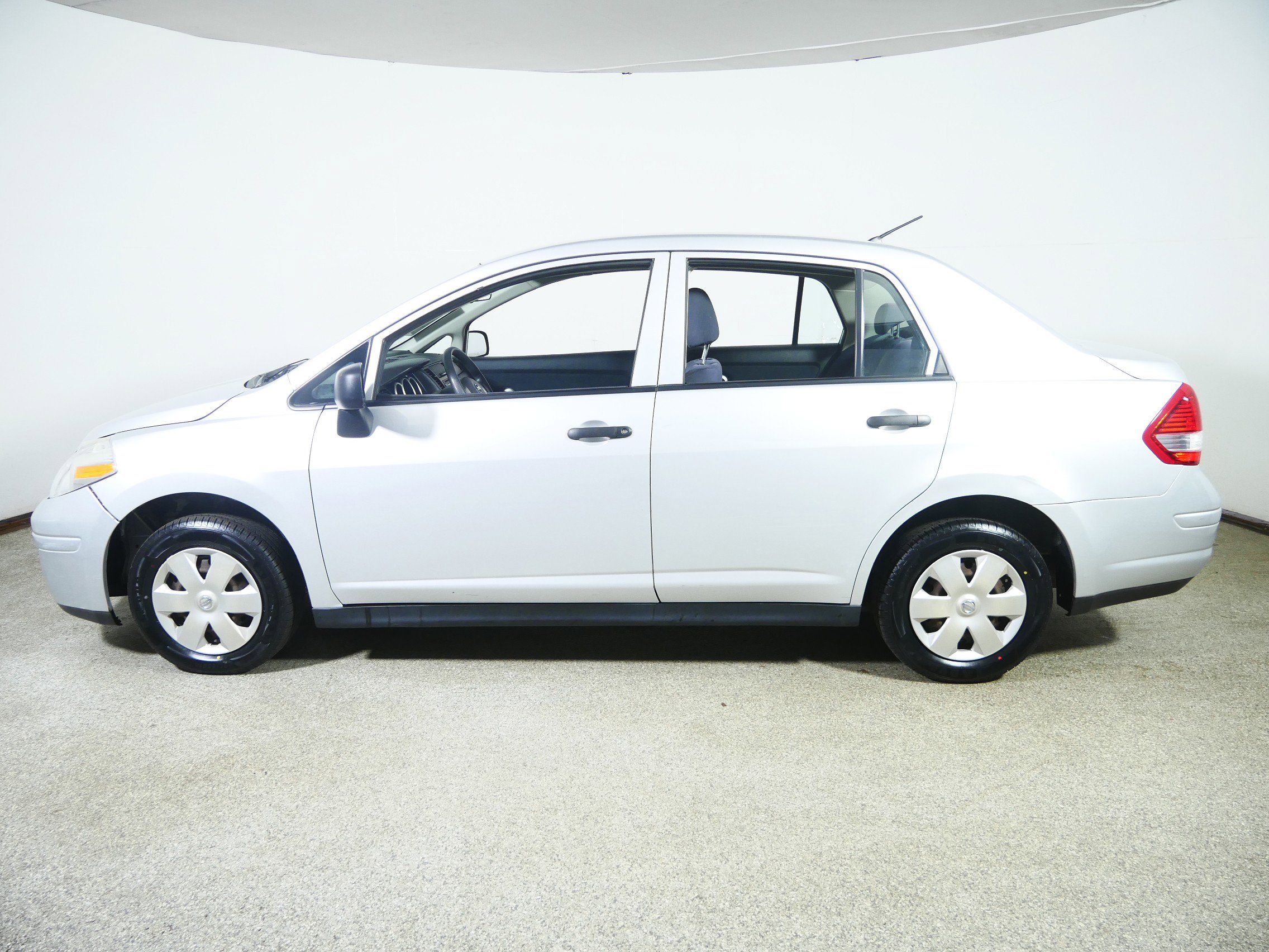 Used 2009 Nissan Versa 1.8 S w/ ABS Pkg image 4