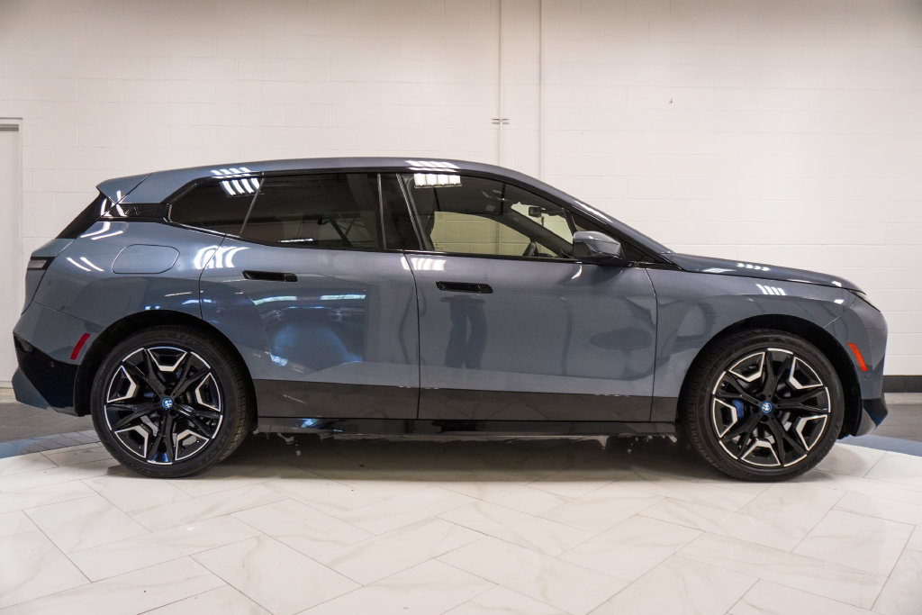 Used 2024 BMW iX xDrive50 w/ Sport Package AWD/4WD image 31