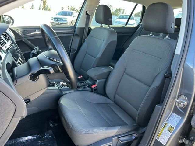Used 2018 Volkswagen Golf S image 14