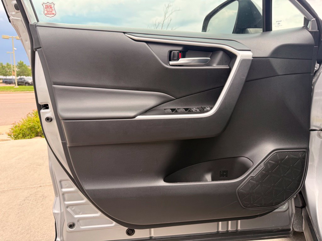 Used 2025 Toyota RAV4 XLE AWD/4WD image 13