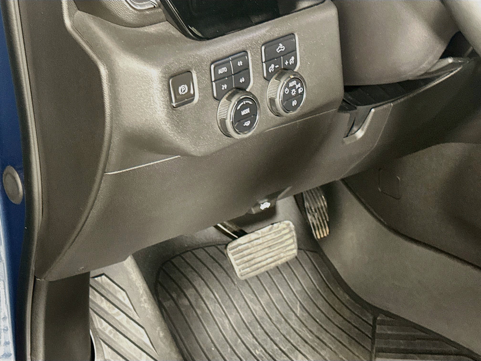 Used 2024 Chevrolet Silverado 1500 RST w/ Z71 Off-Road Package AWD/4WD image 16
