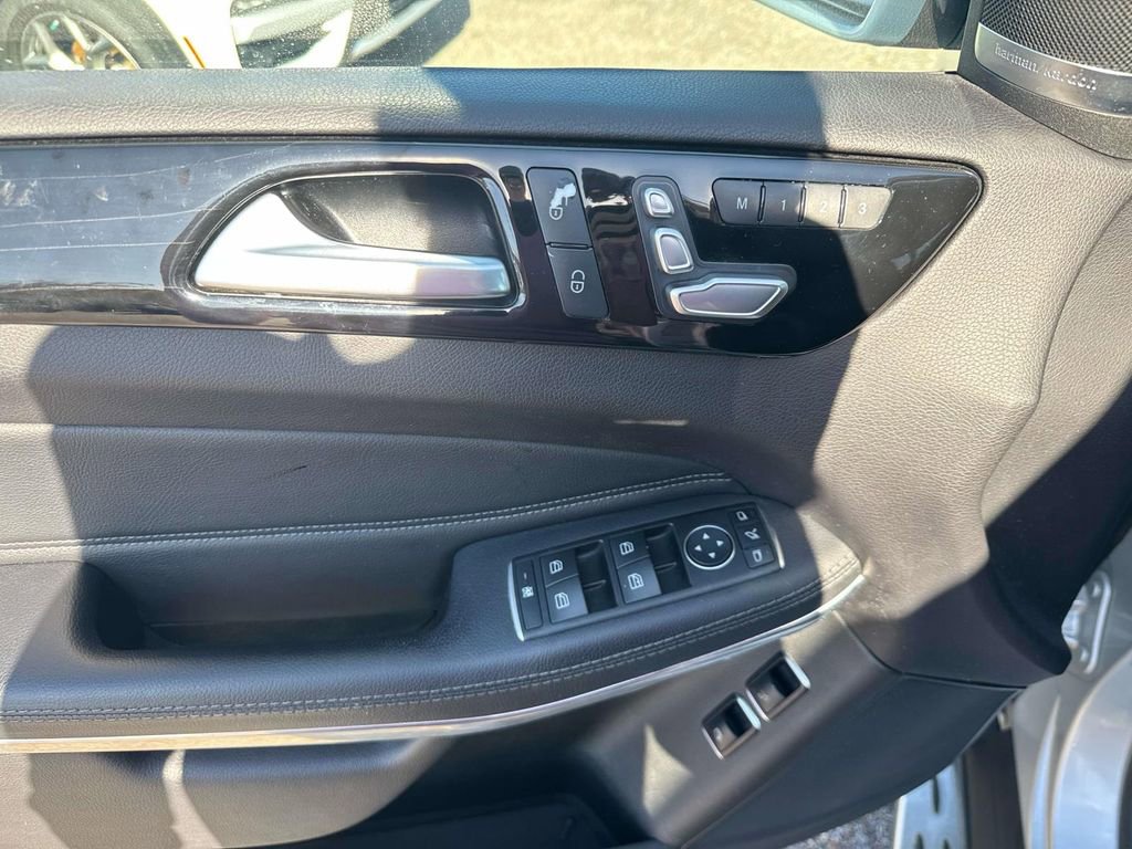 Used 2017 Mercedes-Benz GLS 550 4MATIC image 24