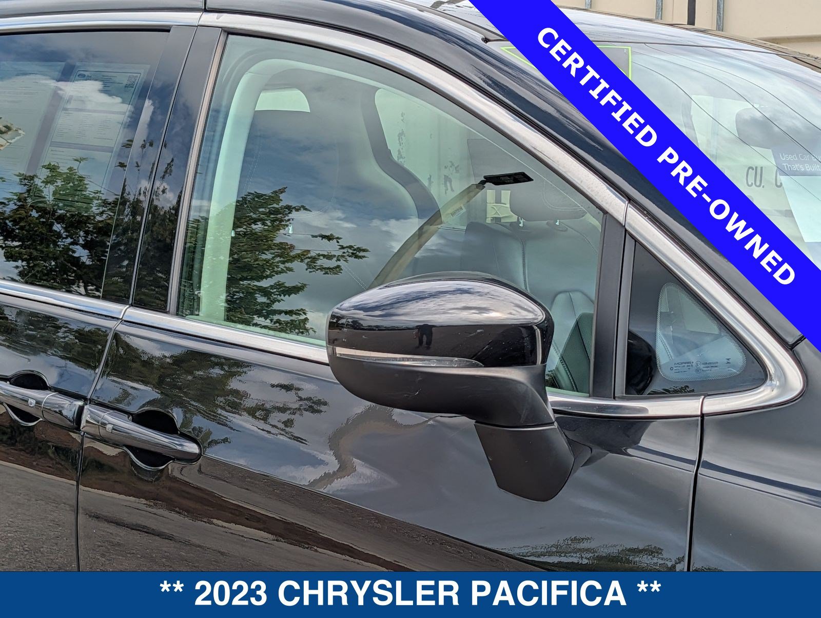 Used 2023 Chrysler Pacifica Touring-L FWD image 11