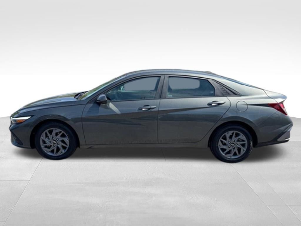Used 2024 Hyundai Elantra SEL FWD video 2