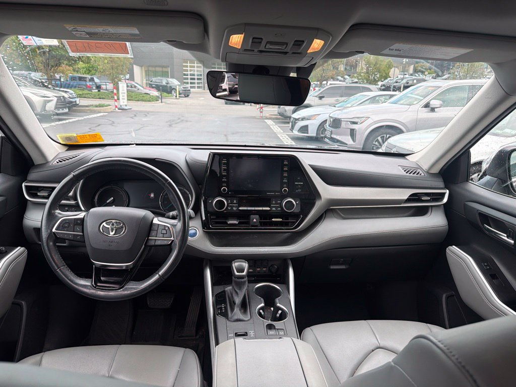Used 2021 Toyota Highlander XLE AWD/4WD image 10