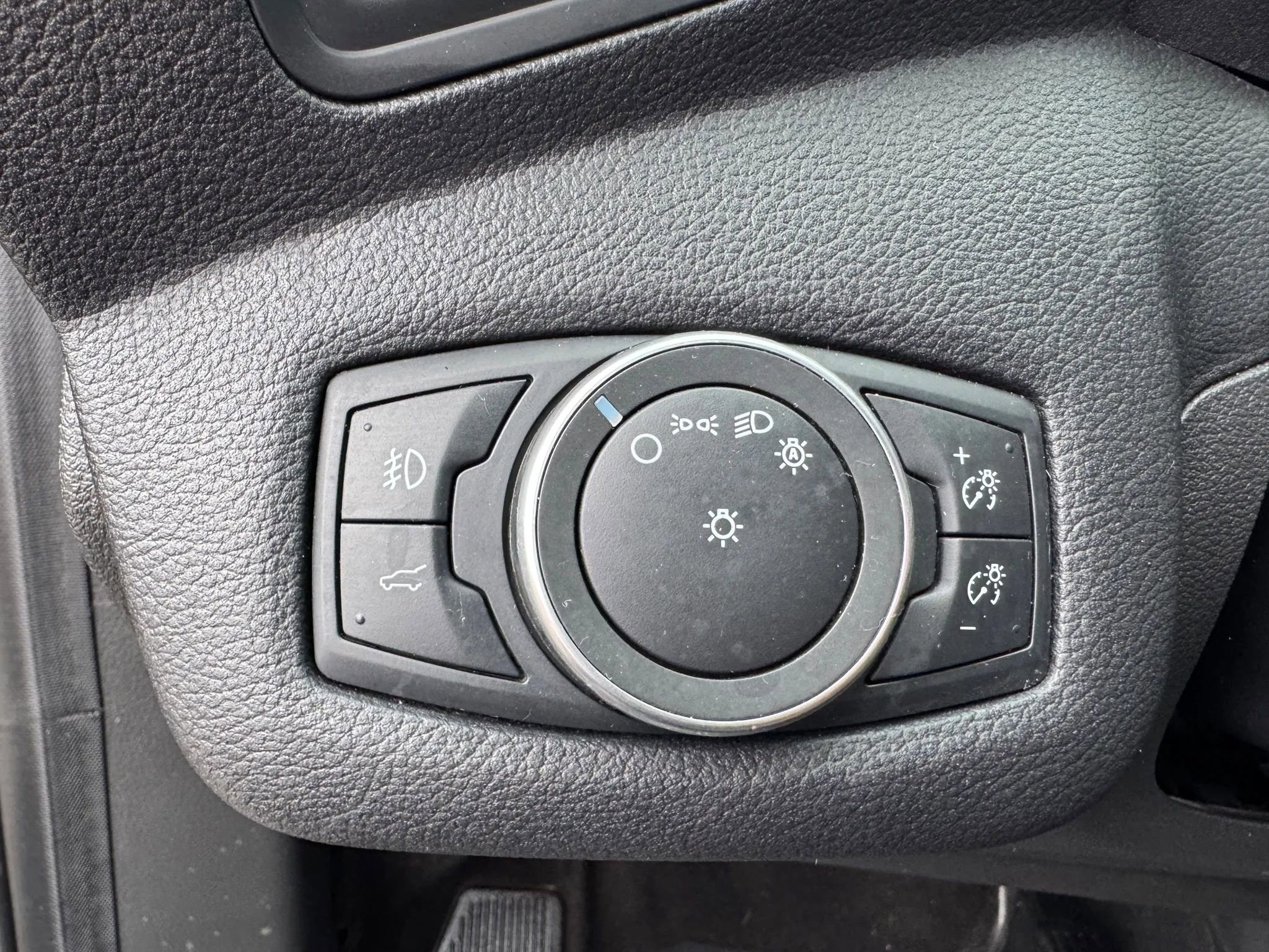 Used 2019 Ford Escape SE image 28