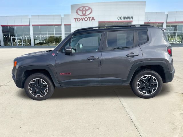 Used 2017 Jeep Renegade Trailhawk AWD/4WD image 2