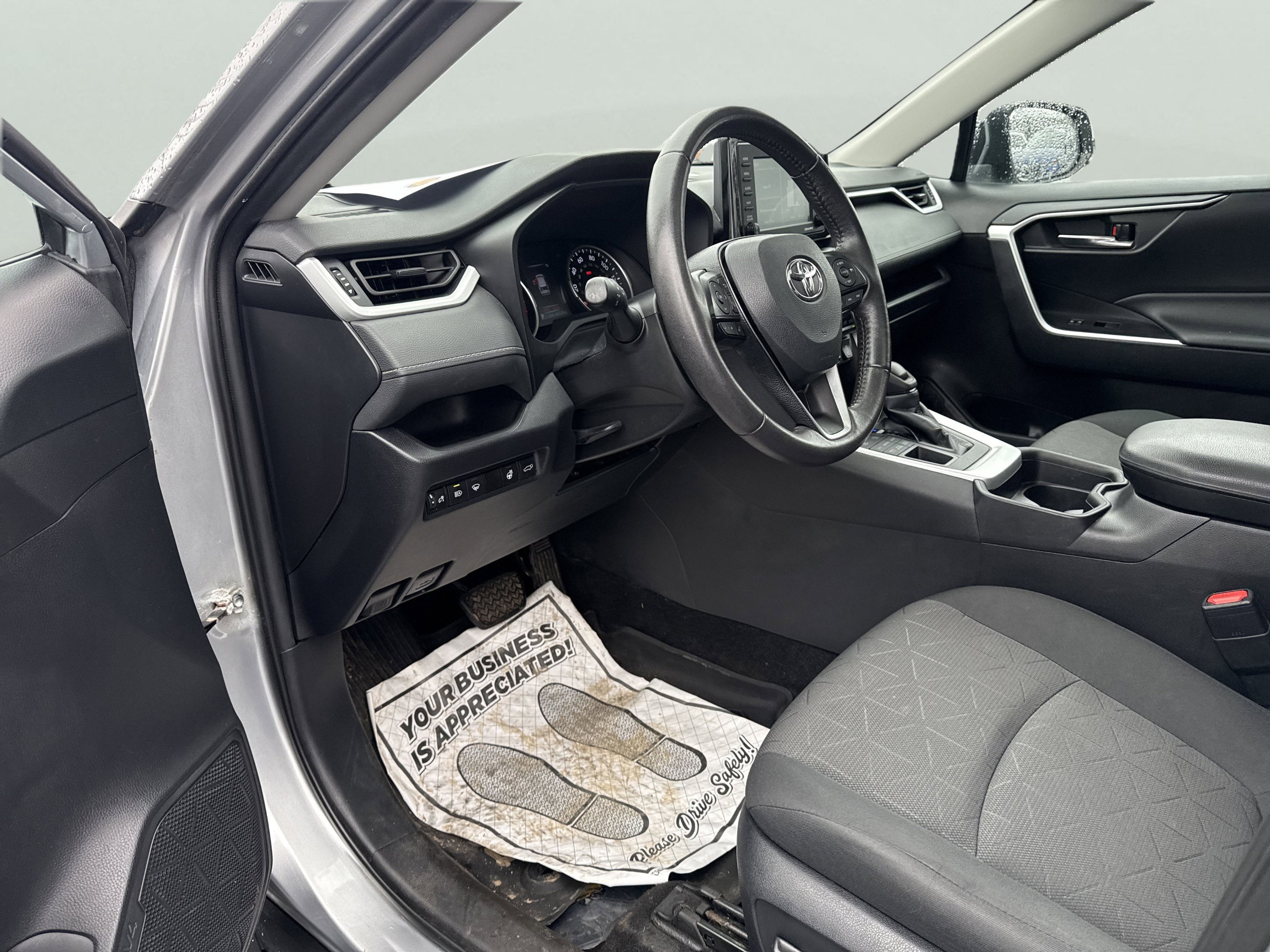 Used 2020 Toyota RAV4 XLE w/ Convenience Package image 17