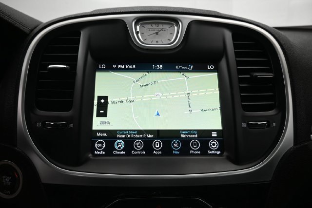 Used 2022 Chrysler 300 Touring L w/ Popular Equipment Group AWD/4WD image 18