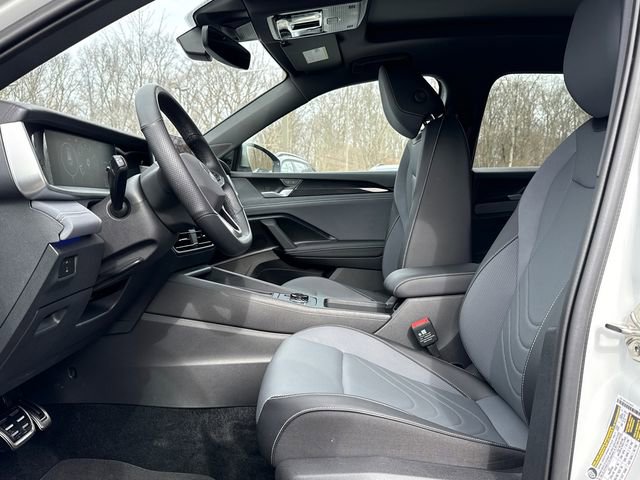 Certified 2025 Volkswagen Tiguan SE R-Line image 12