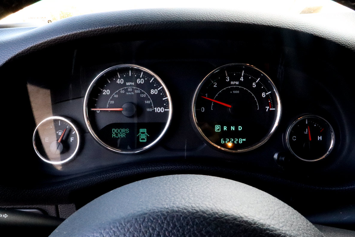 Used 2018 Jeep Wrangler Unlimited Rubicon w/ Connectivity Group AWD/4WD image 31